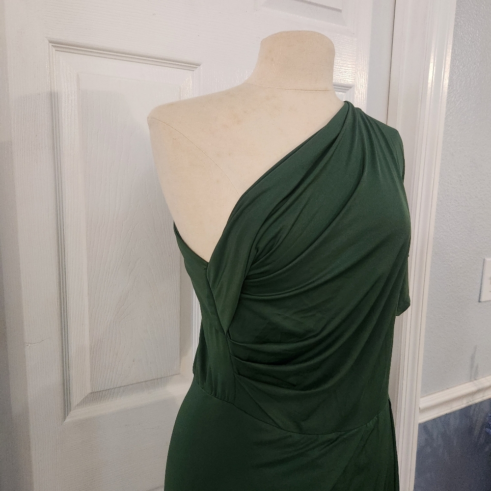 Elegant One-Shoulder Green Dress - Picture 6 of 16